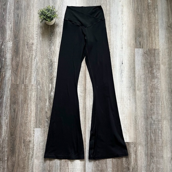 aerie Pants - Offline by Aerie Real Me Hi-rise Flare Leggings in Black